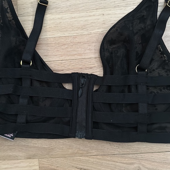 Victoria Secret lace caged bra - Size XL - Picture 5 of 6